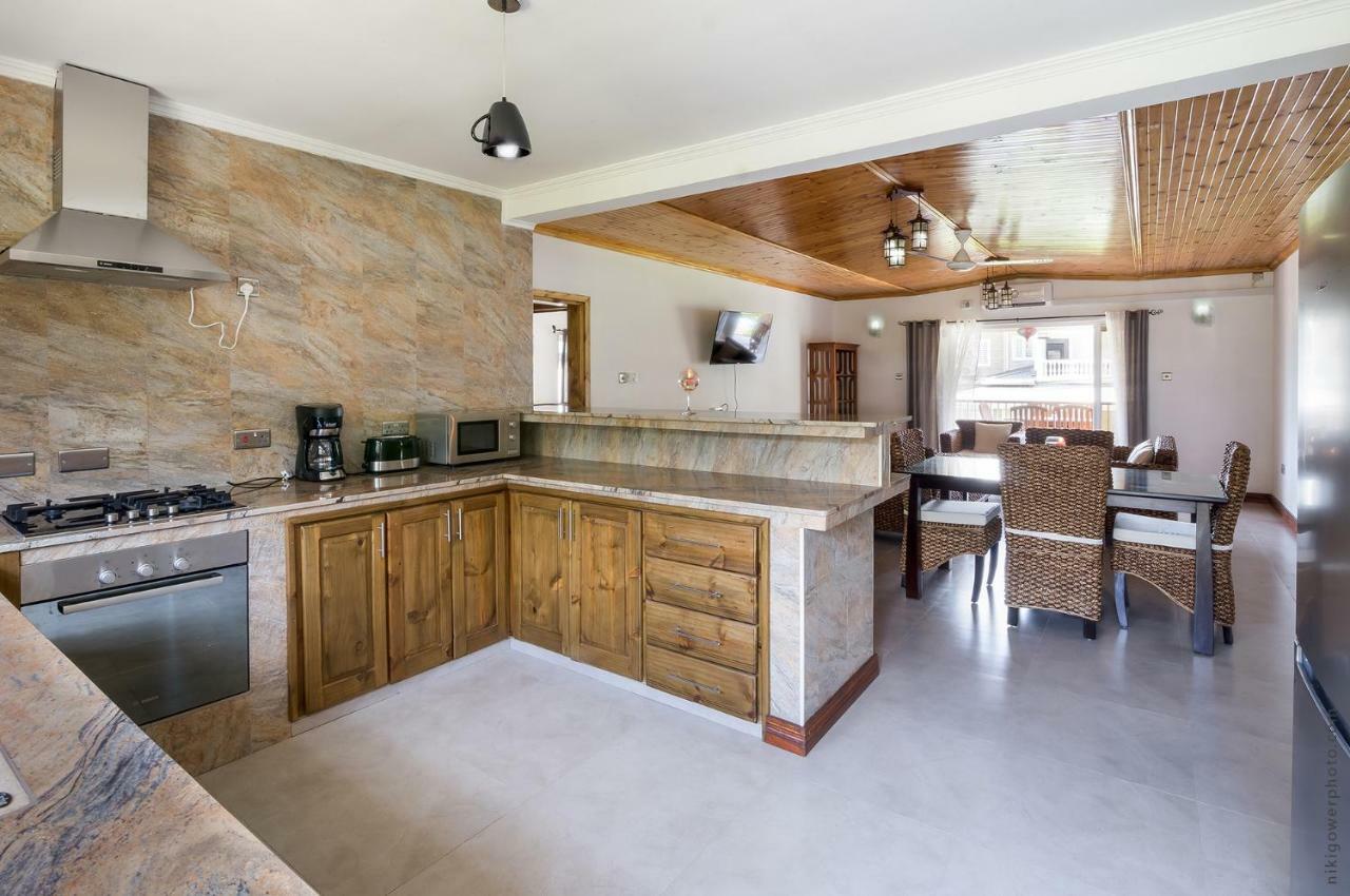 ויקטוריה Flora'S Self Catering Apartments מראה חיצוני תמונה